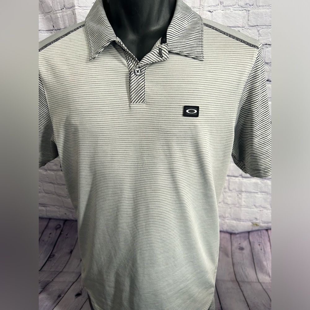 OAKLEY mens size large grey striped Gravity polo